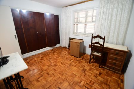 Casa à venda com 238m², 5 quartos e 3 vagasQuarto 4