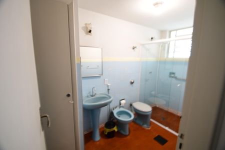 Casa à venda com 238m², 5 quartos e 3 vagasBanheiro 2