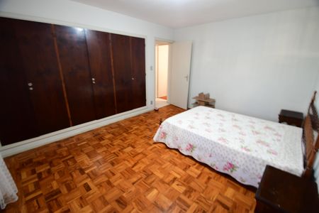 Casa à venda com 238m², 5 quartos e 3 vagasQuarto 5