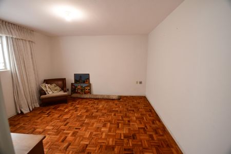 Casa à venda com 238m², 5 quartos e 3 vagasQuarto 3