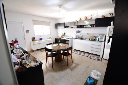 Casa à venda com 238m², 5 quartos e 3 vagasCozinha 1