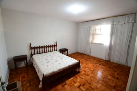 Casa à venda com 238m², 5 quartos e 3 vagasQuarto 5