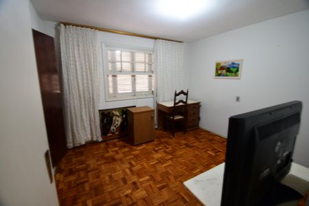 Casa à venda com 238m², 5 quartos e 3 vagasQuarto 4