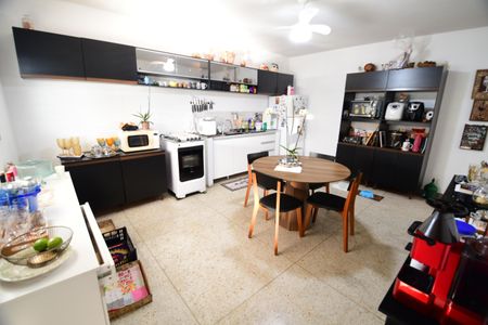 Casa à venda com 238m², 5 quartos e 3 vagasCozinha 1