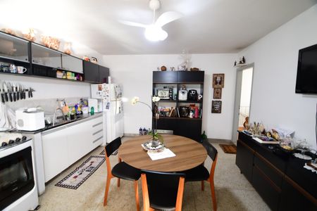 Casa à venda com 238m², 5 quartos e 3 vagasCozinha 1