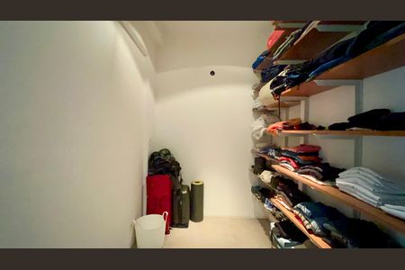 Apartamento à venda com 150m², 1 quarto e sem vagaCloset da suíte