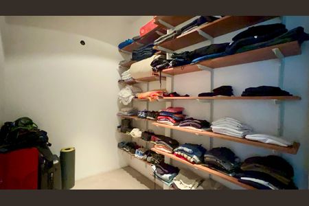 Apartamento à venda com 150m², 1 quarto e sem vagaCloset da suíte