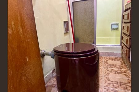 Casa à venda com 279m², 4 quartos e 3 vagas Casa à venda com 279m², 4 quartos e 3 vagasBanheiro 4