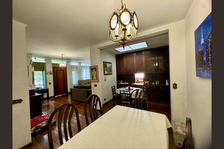 Casa à venda com 279m², 4 quartos e 3 vagas Casa à venda com 279m², 4 quartos e 3 vagasSala de Jantar