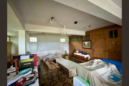 Casa à venda com 279m², 4 quartos e 3 vagas Casa à venda com 279m², 4 quartos e 3 vagasSalao