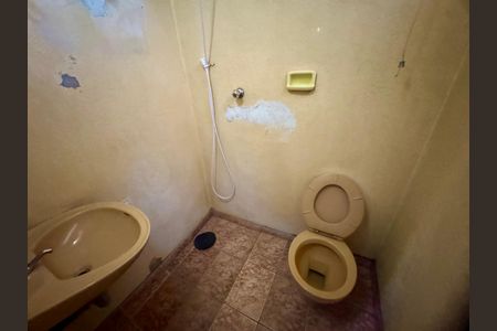 Casa à venda com 279m², 4 quartos e 3 vagas Casa à venda com 279m², 4 quartos e 3 vagasBanheiro 1