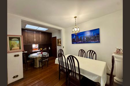 Casa à venda com 279m², 4 quartos e 3 vagas Casa à venda com 279m², 4 quartos e 3 vagasSala de Jantar