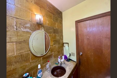 Casa à venda com 279m², 4 quartos e 3 vagas Casa à venda com 279m², 4 quartos e 3 vagasBanheiro 4