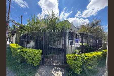 Casa à venda com 279m², 4 quartos e 3 vagas Casa à venda com 279m², 4 quartos e 3 vagasPlaca instalada na fachada do imóvel