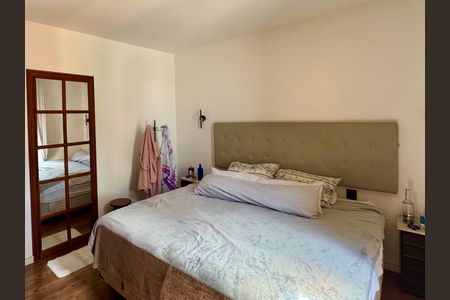 Casa à venda com 279m², 4 quartos e 3 vagas Casa à venda com 279m², 4 quartos e 3 vagasQuarto 3