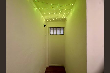 Casa à venda com 279m², 4 quartos e 3 vagas Casa à venda com 279m², 4 quartos e 3 vagasEstudio