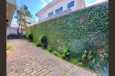 Casa à venda com 279m², 4 quartos e 3 vagas Casa à venda com 279m², 4 quartos e 3 vagasGaragem