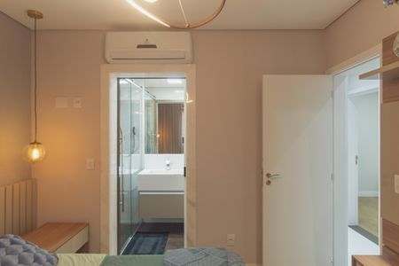 Apartamento à venda com 180m², 3 quartos e 3 vagas Apartamento à venda com 180m², 3 quartos e 3 vagasSuite