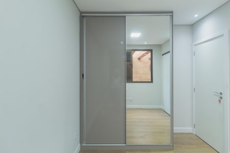 Apartamento à venda com 180m², 3 quartos e 3 vagas Apartamento à venda com 180m², 3 quartos e 3 vagasSemi-Suite 1
