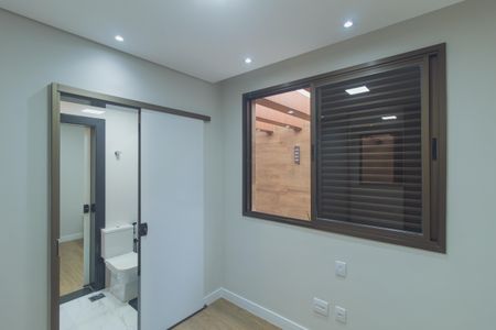 Apartamento à venda com 180m², 3 quartos e 3 vagas Apartamento à venda com 180m², 3 quartos e 3 vagasSemi-Suite 1