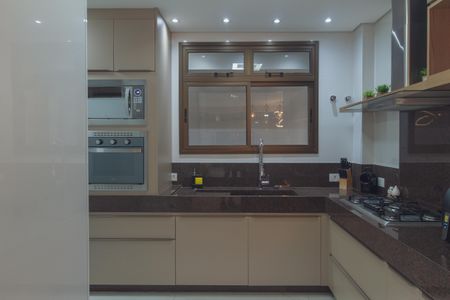 Apartamento à venda com 180m², 3 quartos e 3 vagas Apartamento à venda com 180m², 3 quartos e 3 vagasCozinha