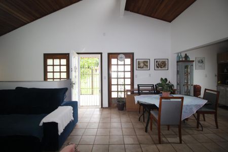 Casa para alugar com 100m², 2 quartos e 3 vagasSala