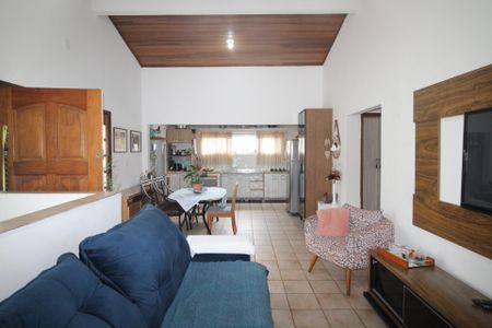 Casa para alugar com 100m², 2 quartos e 3 vagasSala