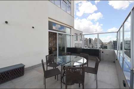 Apartamento à venda com 300m², 4 quartos e 3 vagas Apartamento à venda com 300m², 4 quartos e 3 vagasVaranda