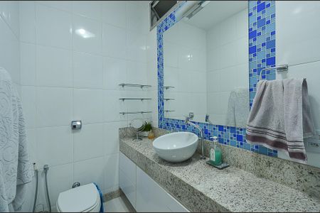 Apartamento à venda com 300m², 4 quartos e 3 vagas Apartamento à venda com 300m², 4 quartos e 3 vagasBanheiro Social