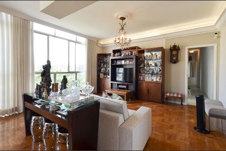 Apartamento à venda com 300m², 4 quartos e 3 vagas Apartamento à venda com 300m², 4 quartos e 3 vagasSala de TV