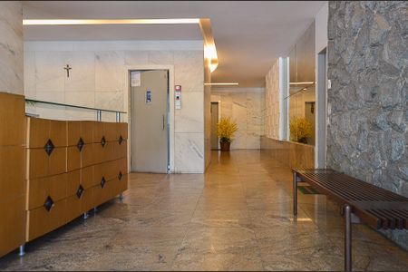 Apartamento à venda com 300m², 4 quartos e 3 vagas Apartamento à venda com 300m², 4 quartos e 3 vagasHall de entrada