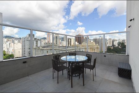 Apartamento à venda com 300m², 4 quartos e 3 vagas Apartamento à venda com 300m², 4 quartos e 3 vagasVaranda