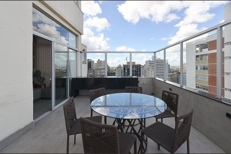 Apartamento à venda com 300m², 4 quartos e 3 vagas Apartamento à venda com 300m², 4 quartos e 3 vagasVaranda