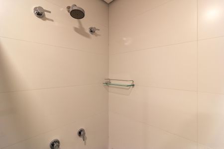 Banheiro de kitnet/studio para alugar com 1 quarto, 30m² em Pinheiros, São Paulo