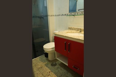 Apartamento à venda com 138m², 4 quartos e 3 vagasBanheiro da Suíte 1