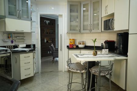Apartamento à venda com 138m², 4 quartos e 3 vagasCozinha