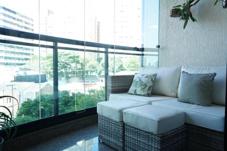 Apartamento à venda com 138m², 4 quartos e 3 vagasVaranda