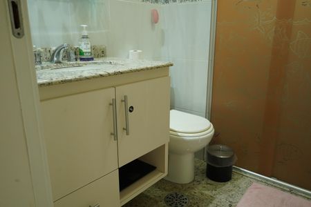 Apartamento à venda com 138m², 4 quartos e 3 vagasBanheiro da Suíte 2