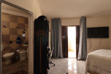 Casa à venda com 235m², 4 quartos e 2 vagasSuíte