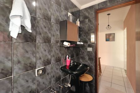 Casa à venda com 235m², 4 quartos e 2 vagasBanheiro 1