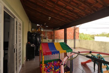 Casa à venda com 235m², 4 quartos e 2 vagasVaranda