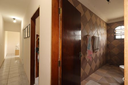 Casa à venda com 235m², 4 quartos e 2 vagasCorredor