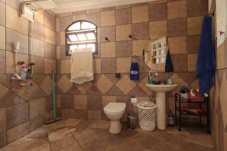 Casa à venda com 235m², 4 quartos e 2 vagasBanheiro da Suíte