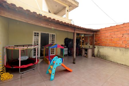 Casa à venda com 235m², 4 quartos e 2 vagasVaranda