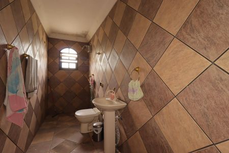 Casa à venda com 235m², 4 quartos e 2 vagasBanheiro 2