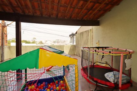 Casa à venda com 235m², 4 quartos e 2 vagasVaranda