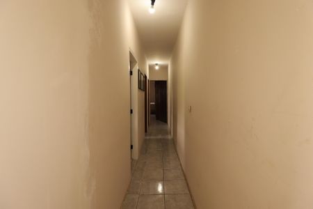 Casa à venda com 235m², 4 quartos e 2 vagasCorredor