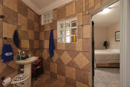 Casa à venda com 235m², 4 quartos e 2 vagasBanheiro da Suíte