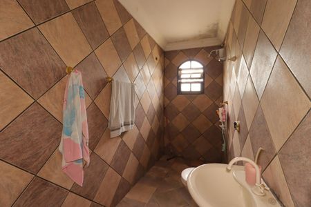 Casa à venda com 235m², 4 quartos e 2 vagasBanheiro 2