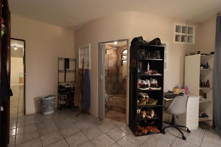 Casa à venda com 235m², 4 quartos e 2 vagasSuíte